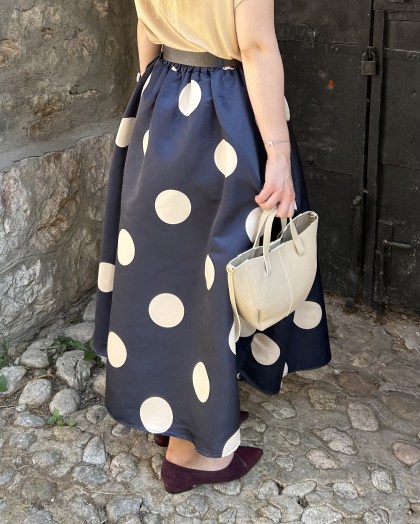 Elegantna suknja na tufne s kaišem